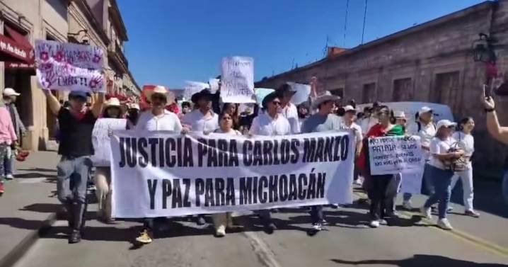 Estudiantes de Morelia y Uruapan marchan para exigir justicia por el asesinato del alcalde Carlos Manzo