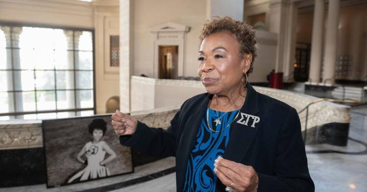 Oakland's new mayor Barbara Lee fights high crime and tells federal law enforcement to stay away