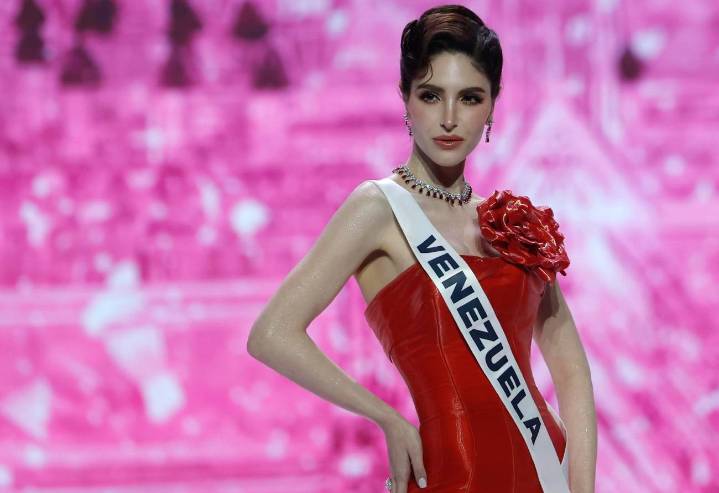 Stephany Abasali deslumbra en presentación oficial del Miss Universo