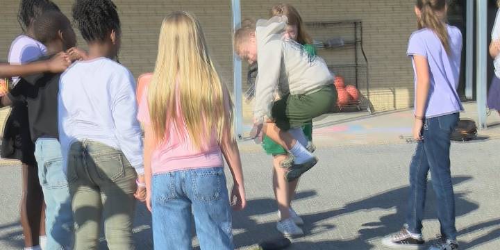 Heartland Toy Testers 2025: Light up Sky Rockets