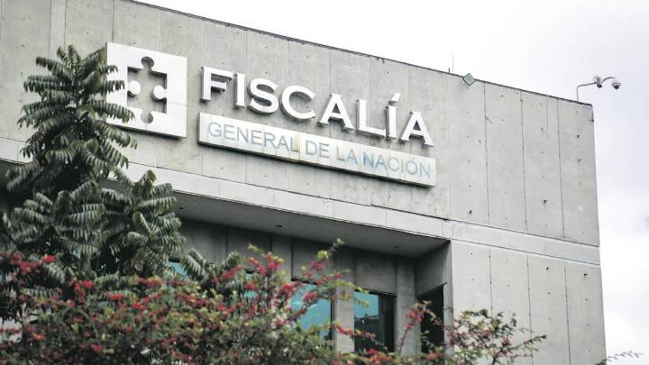 ¿Infliltración del ELN en Policía de Bogotá? Fiscalía imputó a tres patrulleros que tenían panfletos de la guerrilla