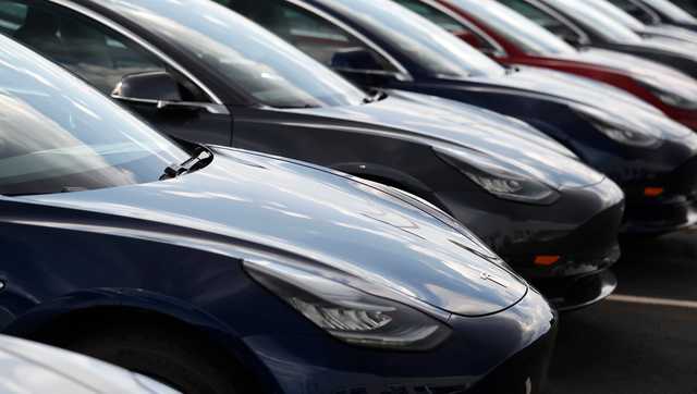 Lawsuit blames Tesla design flaws for crash that killed woman