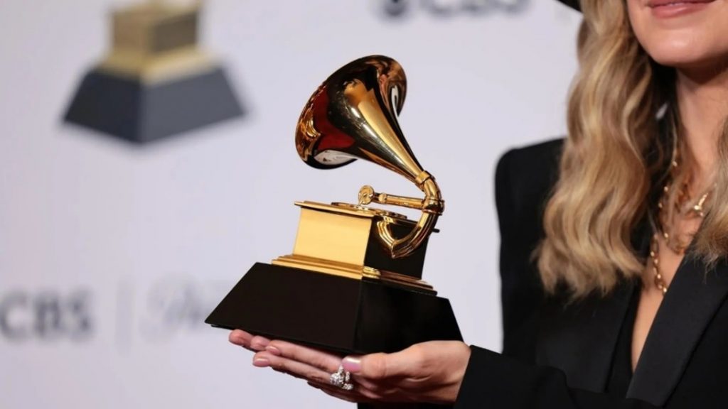 ¿Quién se llevará Canción del Año en los Grammy 2026?