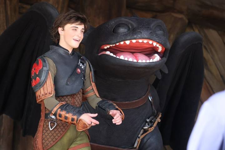 Maxwell: Fake news. Gourmet Cheez-it recipes. Ethics problems. Sky