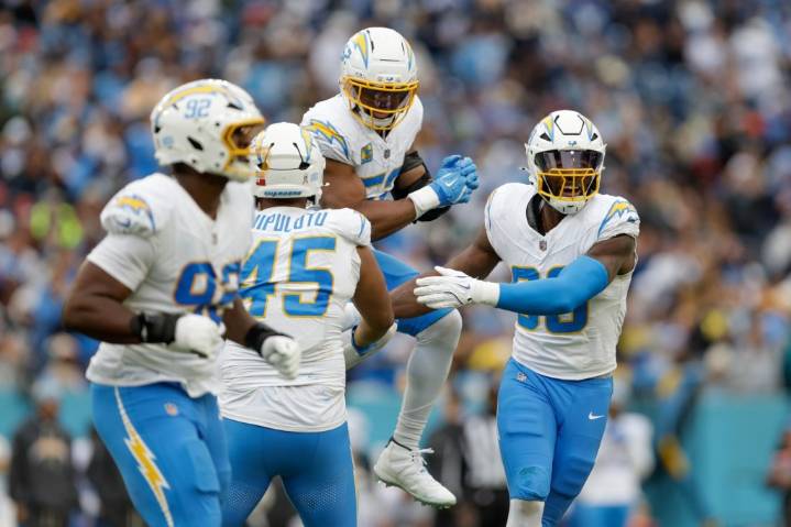 Nick Canepa's report card: O-line issues mar Chargers' win over lowly Titans