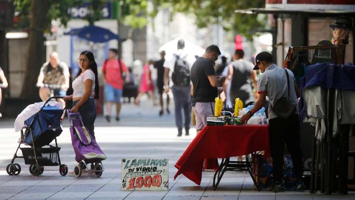 INE: Desempleo cae nuevamente y llega al 8,4%