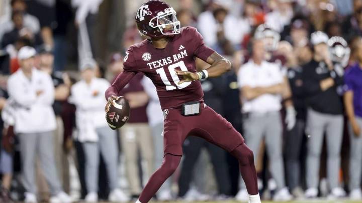 College football picks: Predictions, odds for key top 25 games on Black Friday