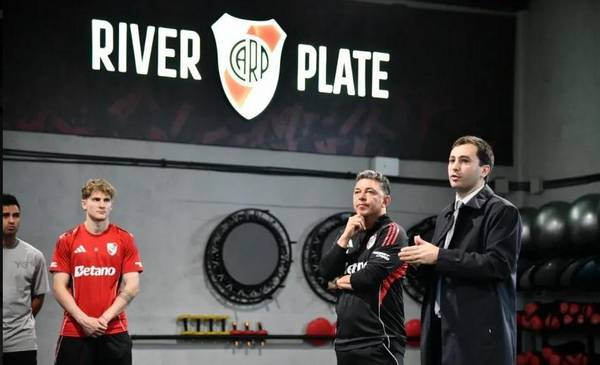 Gallardo se juntó con Di Carlo y fue respaldado