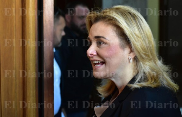 Cumple gobernadora a damnificados por lluvias