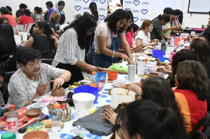 Expo “Manos Salteñas”: Mujeres emprendedoras cierran el año con talento y tradición