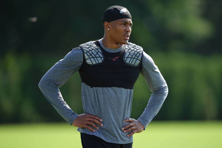 DeVonta Smith Puts Eagles Offense on Notice as Jalen Hurts Addresses ‘Frustrations’ DeVonta Smith has a vision to shift the Eagles' offensive struggles. All the while, Jalen Hurts fields frustrations 