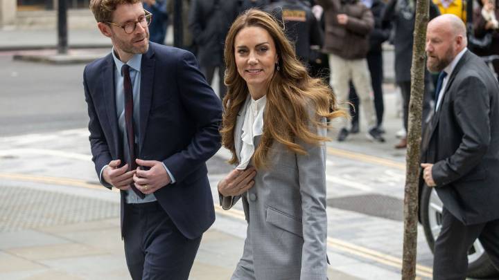 Kate Middleton’s Ruffled Blouse Was a Princess Diana Wardrobe Staple