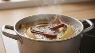 Hervir cáscaras de banana con canela: para qué sirve y por qué lo recomiendan