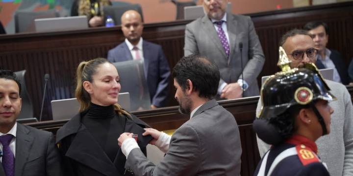 Claudia Bahamón recibió importante condecoración del Congreso de la República de Colombia y fue acompañada por varios exparticipantes de ‘Masterchef Celebrity’