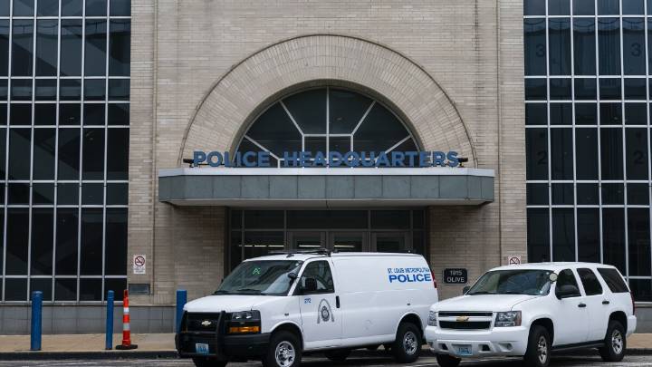 St. Louis man pleads guilty in crash that injured officer, suspect he was arresting