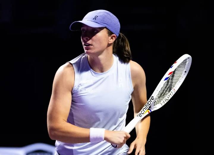 Swiatek intratable en el inicio de las Finales WTA
