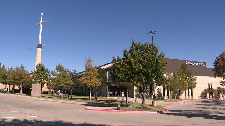 Dallas church surprises federal workers with $2K checks