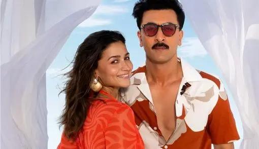 Impressed With Ranbir Kapoor & Alia Bhatt’s Sizzling Chemistry In New Ad, Fans Demand A Rom