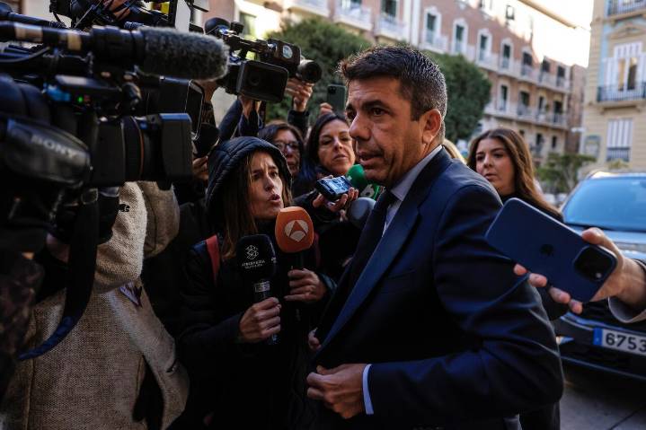 Mazón defiende que entró al Palau “a pie desde el parking” la tarde del 29O