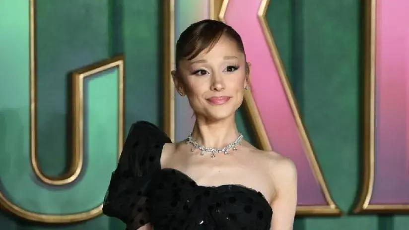 Hombre que se lanzó sobre Ariana Grande fue acusado en un tribunal de Singapur