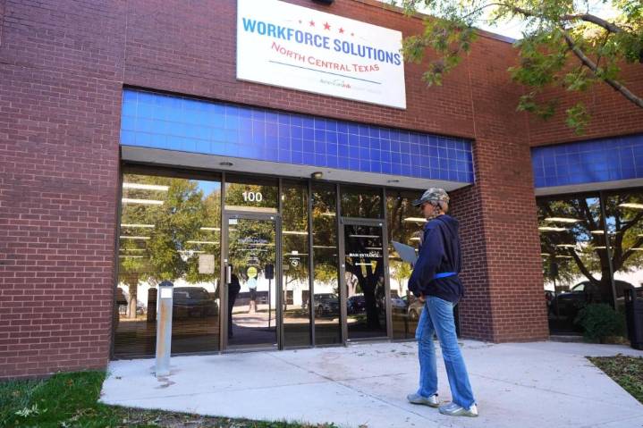 Filings for jobless benefits remained in healthy range during shutdown