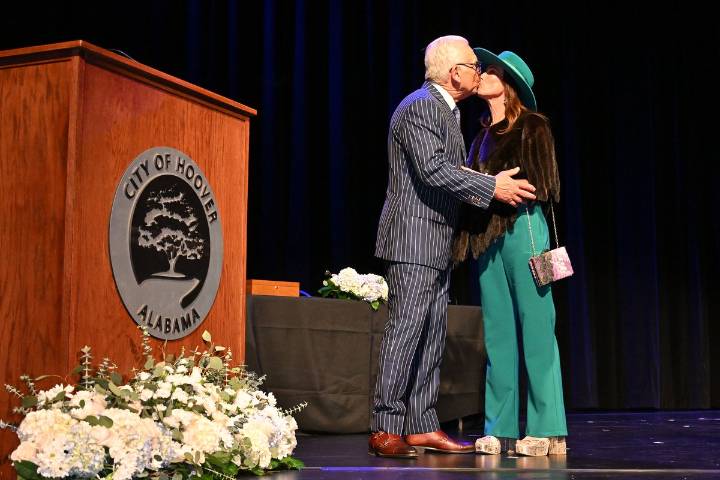 Derzis, new Hoover City Council sworn into office