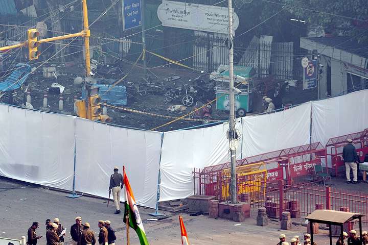 Red Fort Blast: Pulwama Doctor’s Mother Undergoes DNA Test, Victim Families Visit Maulana Azad Medical College