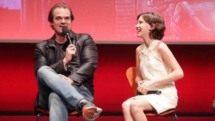 Millie Bobby Brown denuncia por acoso e intimidación al actor David Harbour, reporta medio