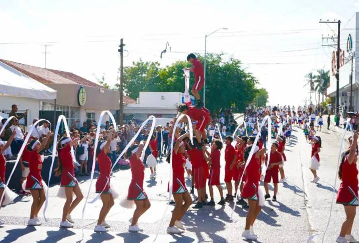 Cabo San Lucas celebra el 115 Aniversario de la Revolución Mexicana con desfile multicolor