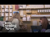 Americans predicted to continue spending this holiday season, despite low consumer sentiment