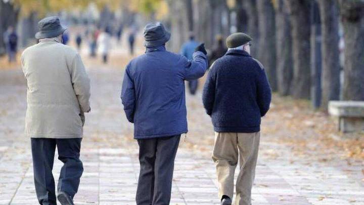 Las pensiones contributivas y de clases pasivas subirán en torno a un 2,7% en 2026