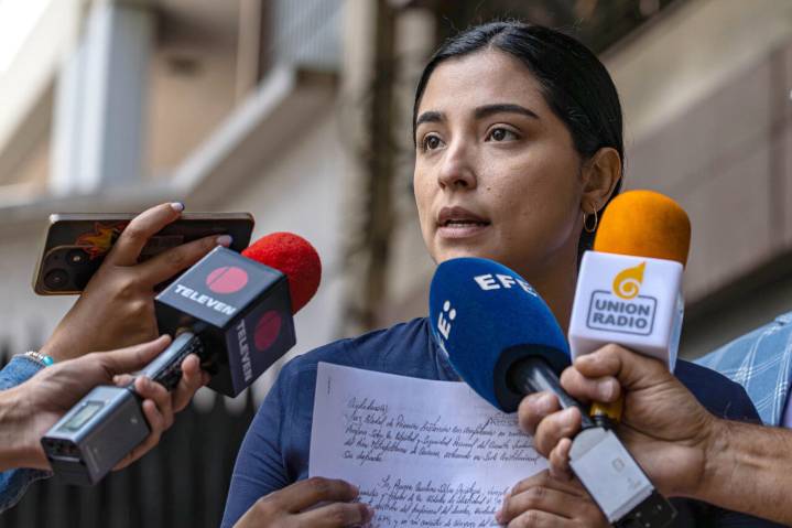 Activista venezolana exige pruebas de vida de dos opositores detenidos