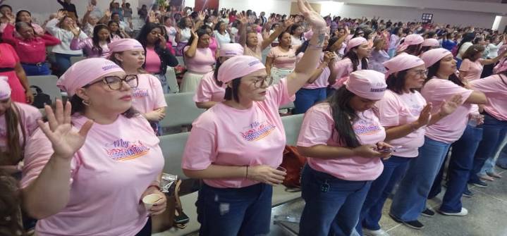 Más de 2 mil 500 mujeres se unen para fortalecer la fe y el compromiso social
