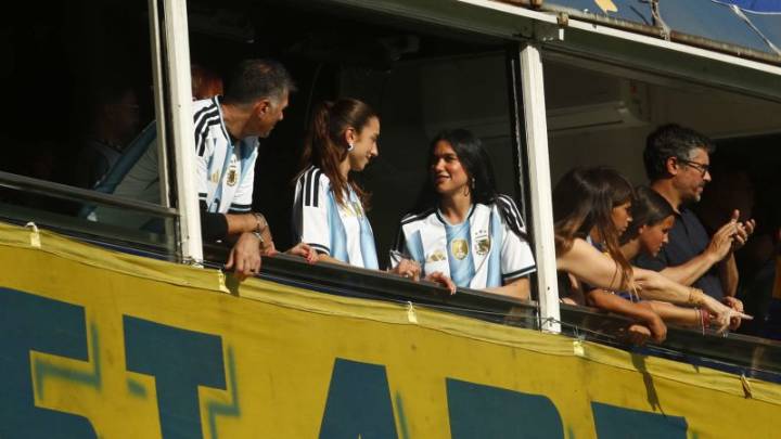 La cantante Dua Lipa dijo presente en el Superclásico argentino entre Boca Juniors y River Plate
