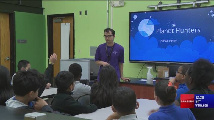 East Hartford STEM lab helping elementary students craft 'rich hands'
