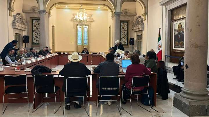 Transportistas y Agricultores Levantan Bloqueos en Carreteras de México tras Reunión con Segob