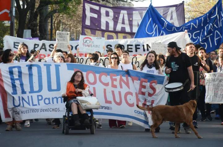 Arrancó paro de la docencia universitaria