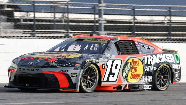 Gibbs, Hendrick teams clash in NASCAR championship at Phoenix