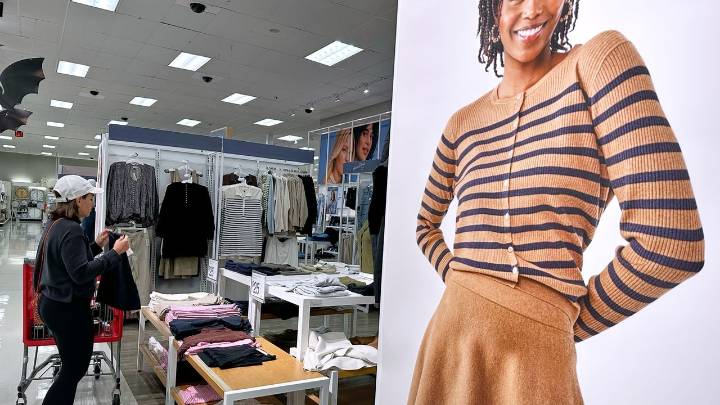 National Retail Federation predicts first $1 trillion holiday shopping season