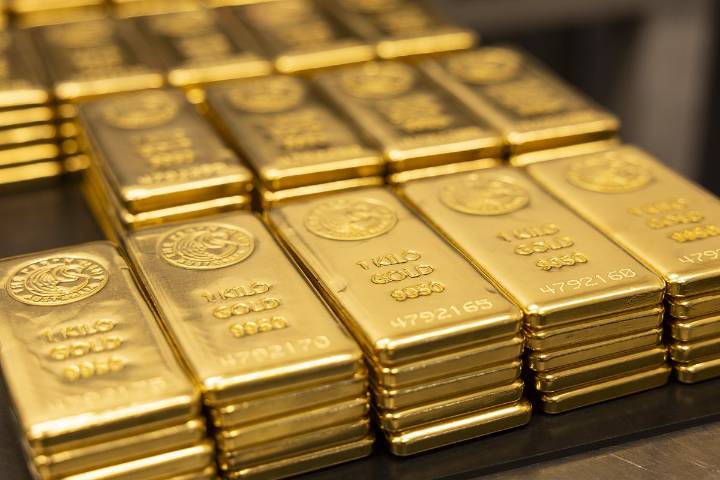 Gold Gains As US Data Stokes Economic Concerns Amid Shutdown