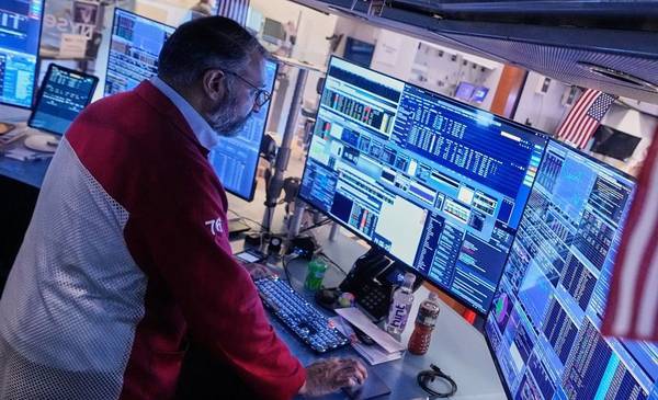 Panorama económico: el Merval retrocedió con mayoría de bajas y señales de reacomodamiento financiero