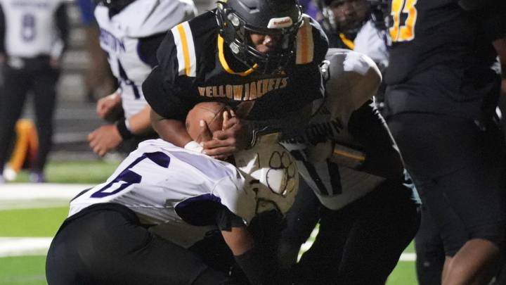 Central football, led by Brian Marshall, eliminates Bardstown in Class 3A playoffs