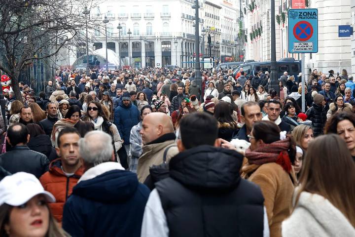 España alcanza su récord de población: 49,4 millones de habitantes; 9,8 millones nacidos en el extranjero