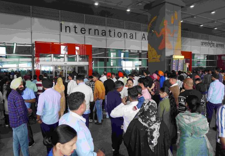 Major ATC glitch paralyses Delhi airport, over 500 flights delayed across airlines