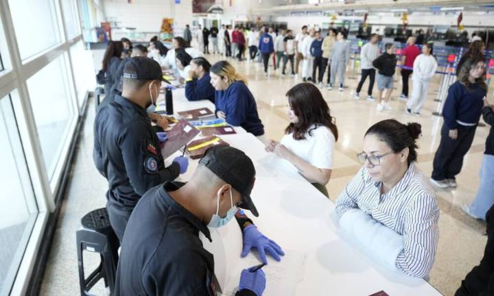 Llega nuevo vuelo con venezolanos repatriados desde EE. UU.