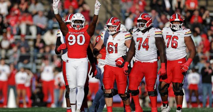 Antwan Raymond runs for 240 yards in Rutgers' 35