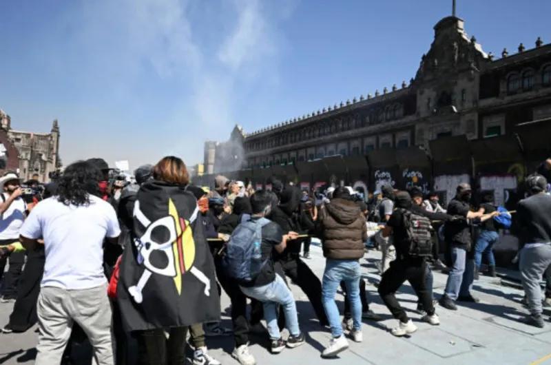 Multitudinaria y sangrienta protesta contra Sheinbaum en México: más de 100 heridos y decenas de detenidos