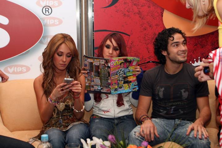 Alfonso Herrera envía bendiciones a Dulce María por su segundo embarazo