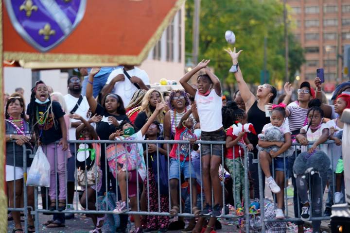 Barricade crews wanted for Mobile Mardi Gras