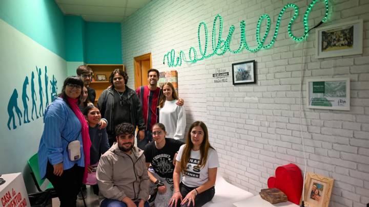 "Ahora están sentados en los bancos porque no tienen alternativas"